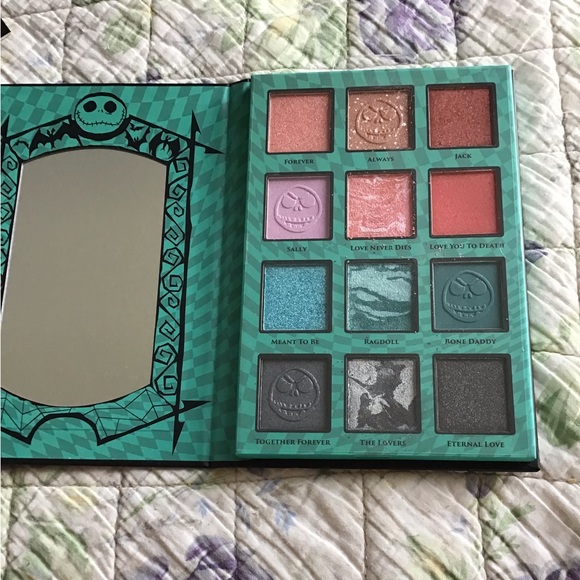 Disney Tim Burton’s The Nightmare Before Christmas Eyeshadow Eye Palette New - Picture 2 of 3